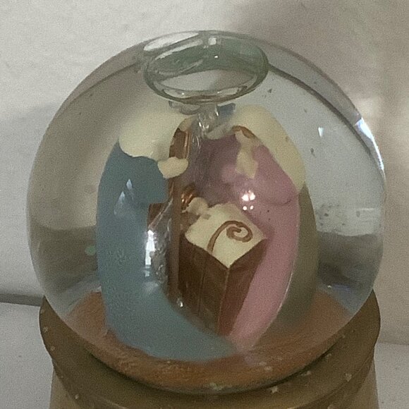 ENativity Scene Snow Globe Isaiah 9:6 Quote Gold Base 2014 Legacy Of Love By Kim - Picture 4 of 6